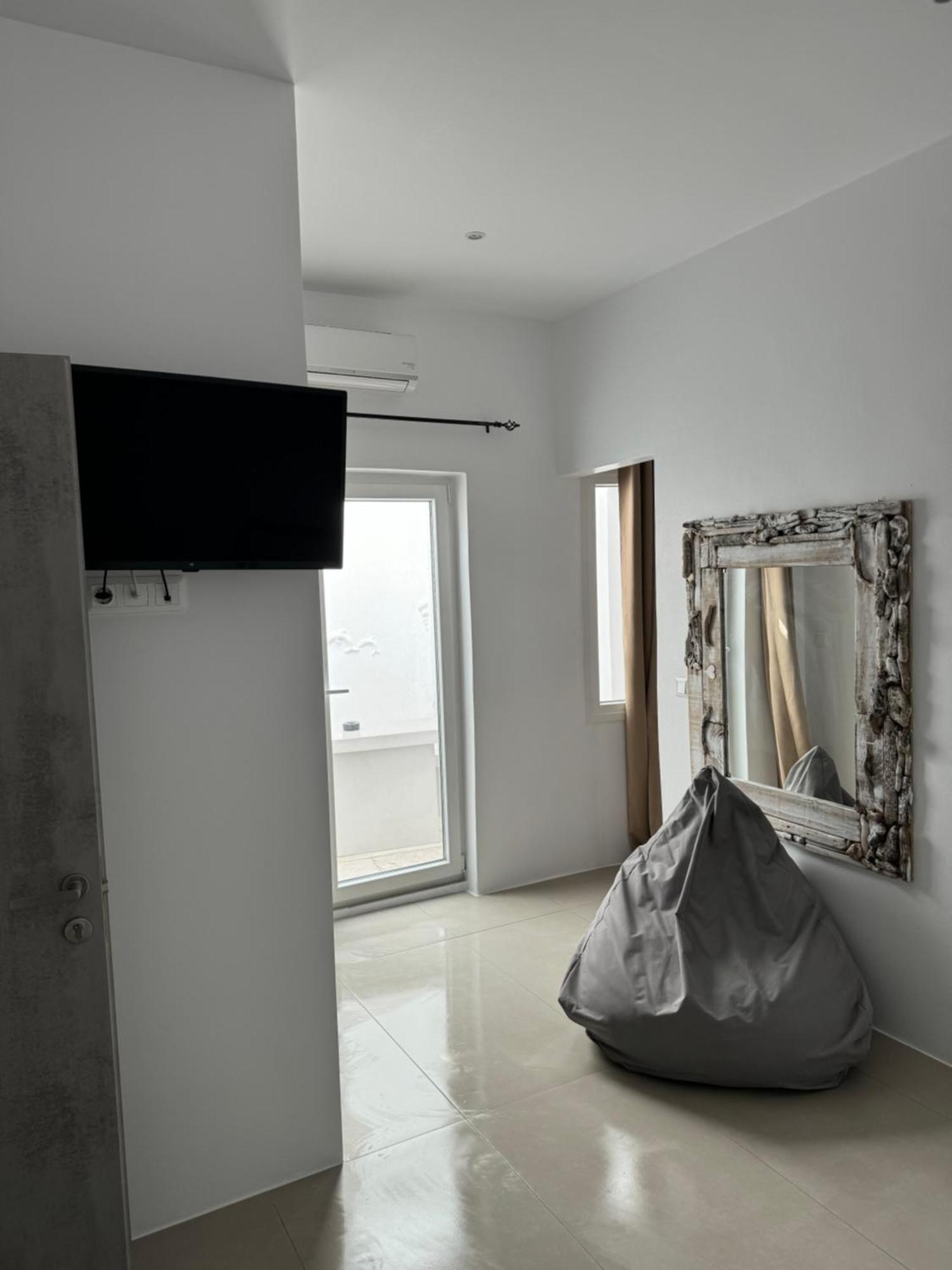 Madaky Hotel ناوسا المظهر الخارجي الصورة